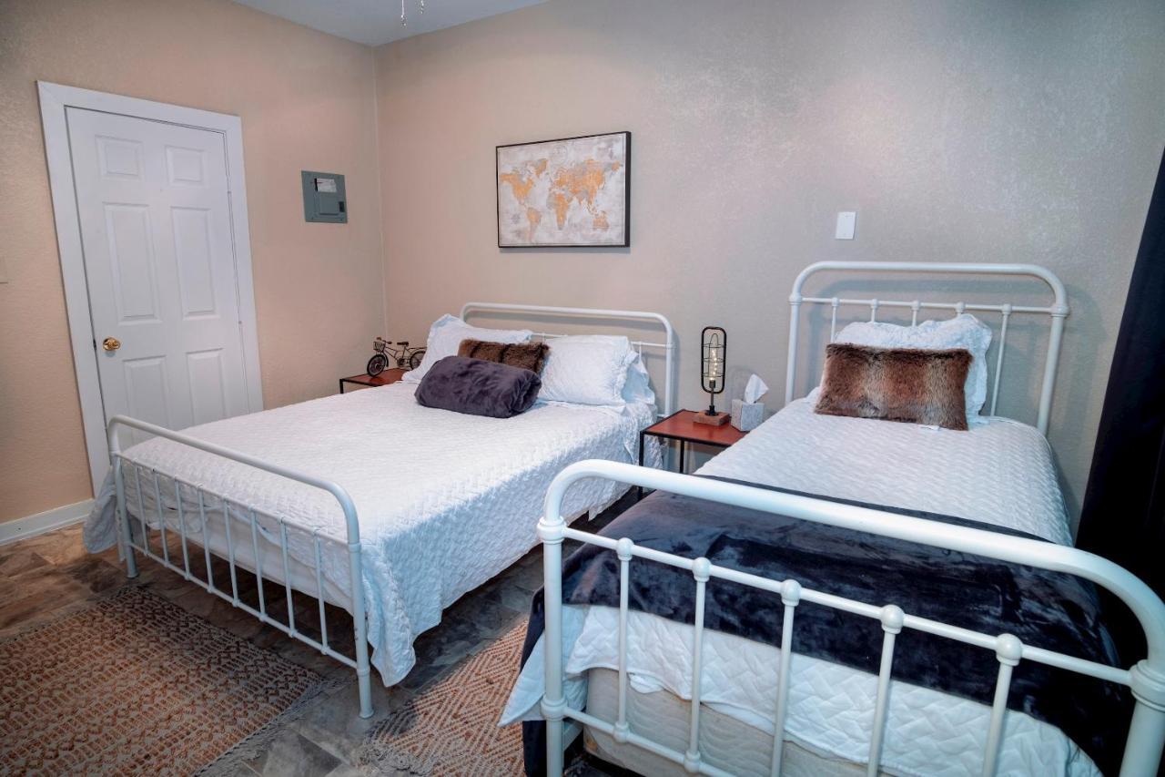 Cozy Downtown Guest House 2Br/1Ba Sleeps 8 Сан Антонио Екстериор снимка